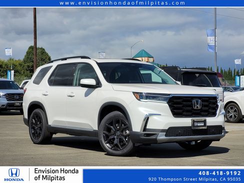 New 2025 Honda Pilot Touring image 1