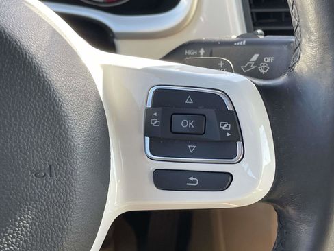 Used 2013 Volkswagen Beetle TDI image 21