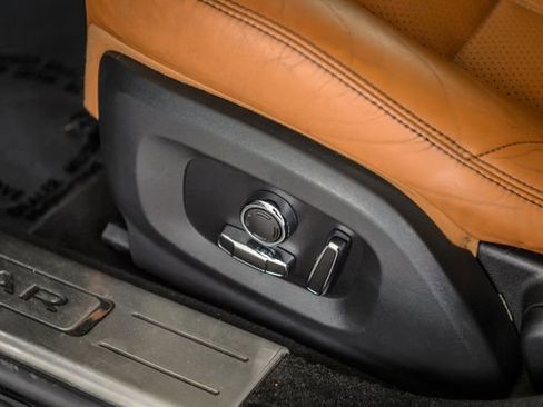 Used 2017 Jaguar XJ R-Sport image 40
