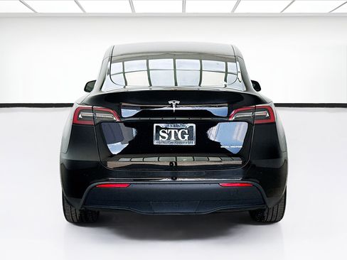 Used 2023 Tesla Model Y Long Range AWD/4WD image 5