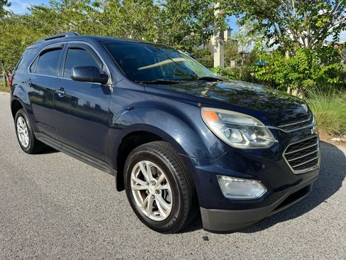 Used 2017 Chevrolet Equinox LT image 2