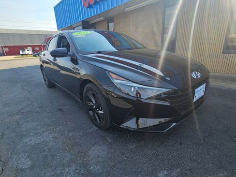 Used 2022 Hyundai Elantra SEL image 6