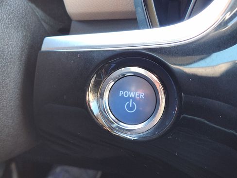 Used 2019 Toyota Prius image 26