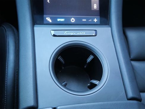 Used 2021 Porsche Taycan image 17