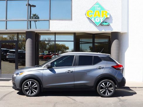 Used 2020 Nissan Kicks SV image 8