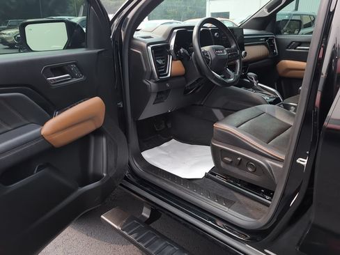 Used 2024 GMC Canyon AT4 w/ AT4 Premium Package AWD/4WD image 16