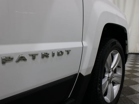 Used 2014 Jeep Patriot Latitude w/ Sun/Sound Group FWD image 22