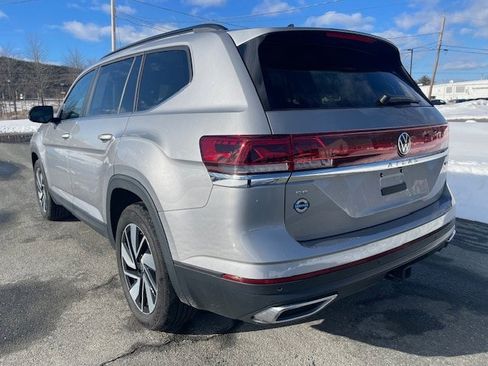 Used 2025 Volkswagen Atlas SE image 2