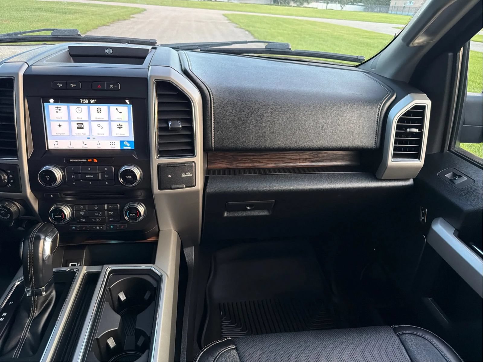 Used 2018 Ford F150 Lariat w/ Equipment Group 502A Luxury AWD/4WD image 15