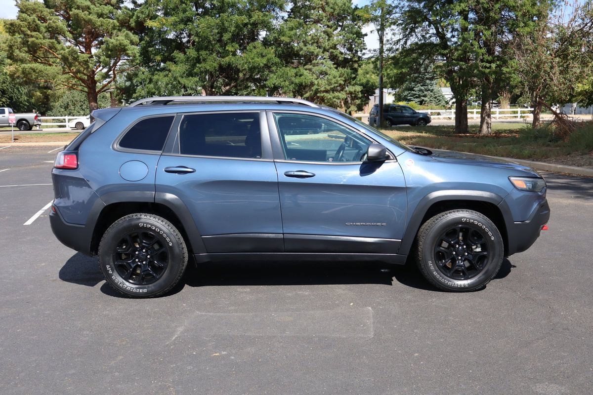Used 2019 Jeep Cherokee Trailhawk w/ Comfort/Convenience Group AWD/4WD image 3