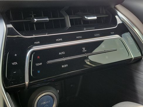 Used 2022 Toyota Venza Limited image 31