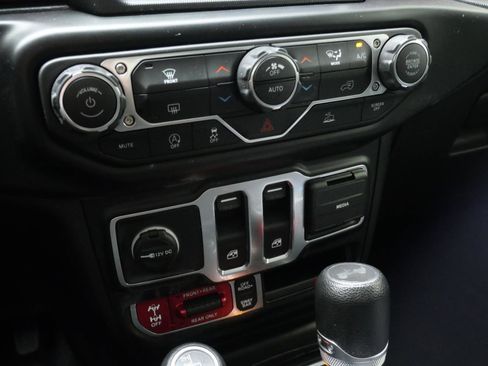 Used 2022 Jeep Wrangler Rubicon AWD/4WD image 26