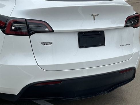 Used 2023 Tesla Model Y Long Range image 6