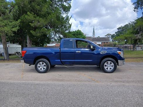 Used 2017 Nissan Titan SV RWD image 7