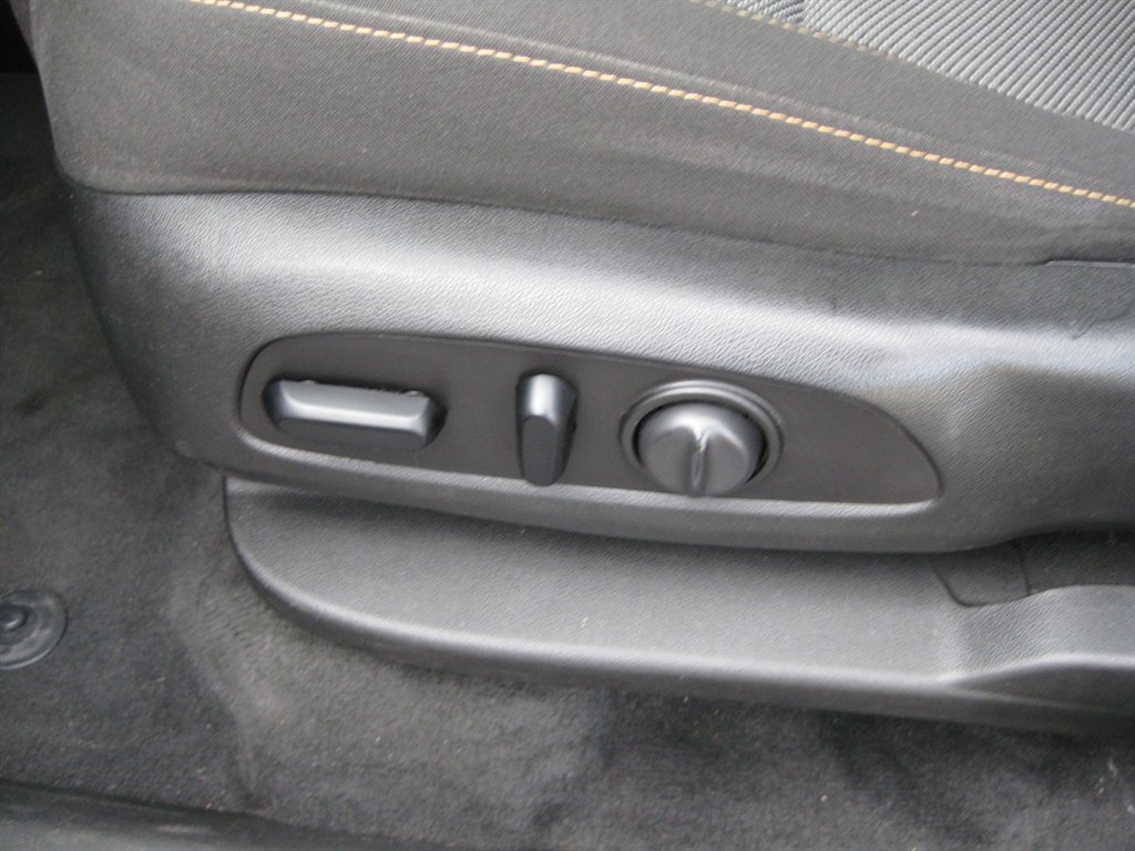 Used 2021 Chevrolet Traverse LT FWD image 13