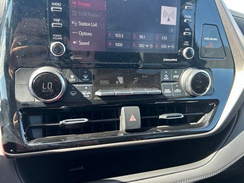 Used 2022 Toyota Highlander L FWD image 27