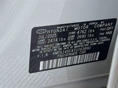 Used 2026 Genesis G70 2.5T image 36