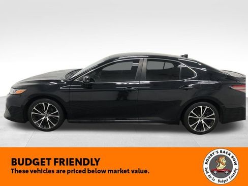 Used 2019 Toyota Camry SE image 3