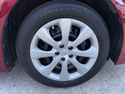 Used 2022 Toyota Corolla LE image 32