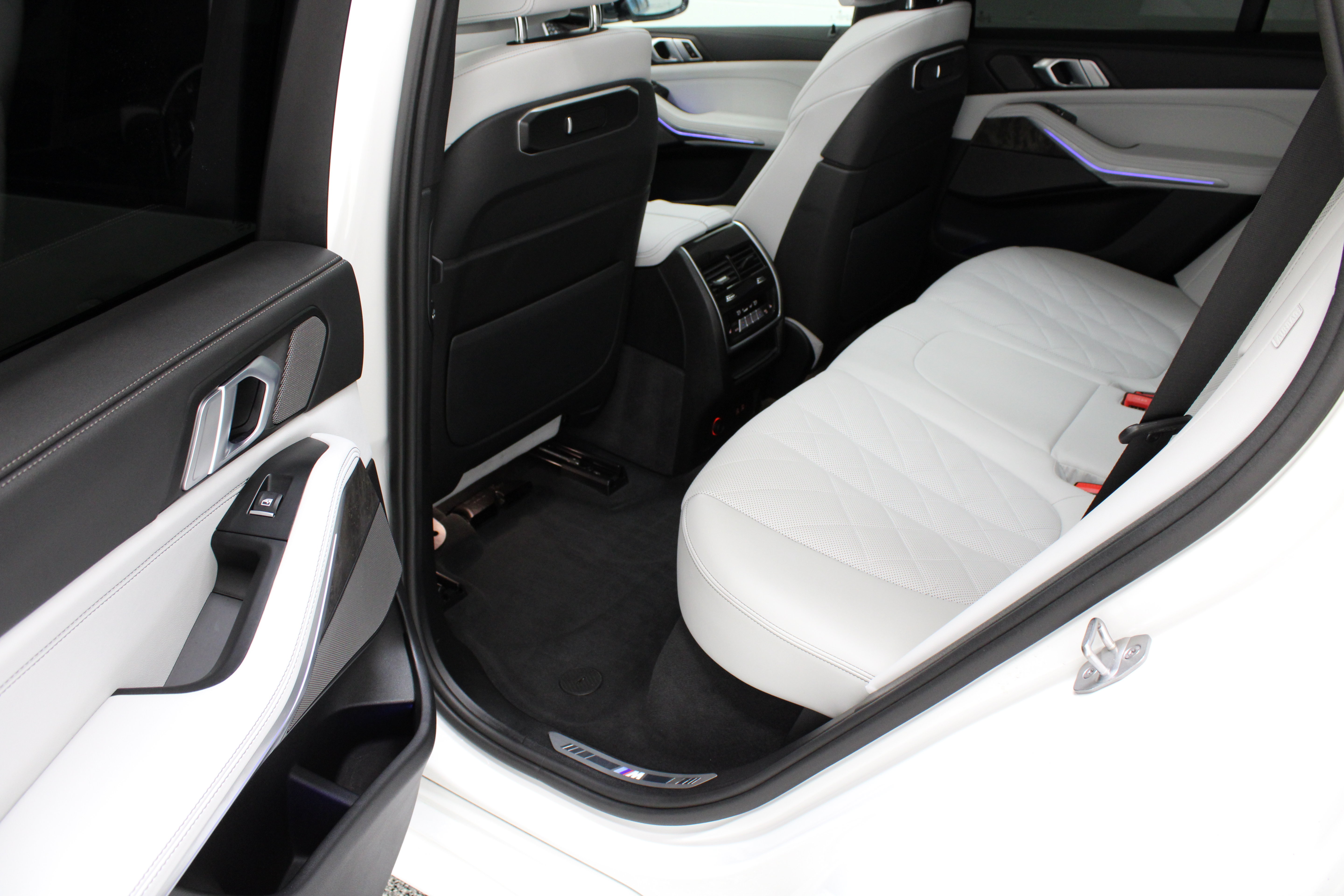 Used 2025 BMW X5 xDrive40i w/ M Sport Package AWD/4WD image 30
