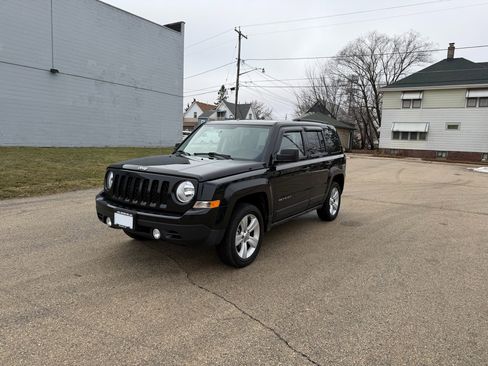 Used 2015 Jeep Patriot Latitude image 3