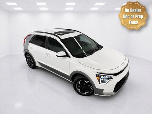 Used 2024 Kia Niro Wave w/ Wave Preserve Package FWD image 1