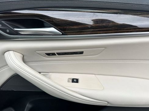 Used 2023 BMW 530e xDrive w/ Executive Package image 18