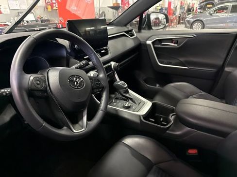 Used 2023 Toyota RAV4 XSE AWD/4WD image 4