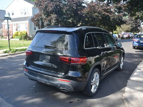 Used 2021 Mercedes-Benz GLB 250 4MATIC w/ Premium Package image 5