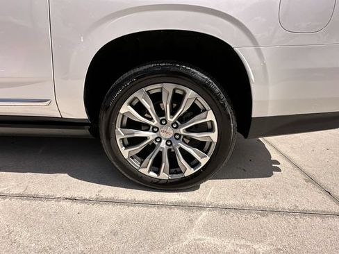 Certified 2022 GMC Yukon XL Denali w/ Denali Ultimate Package AWD/4WD image 18
