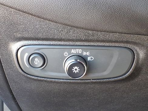 Used 2019 Chevrolet Equinox LS image 13