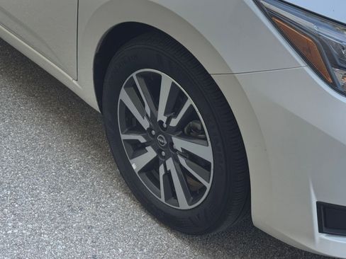 Used 2025 Nissan Versa SV image 29