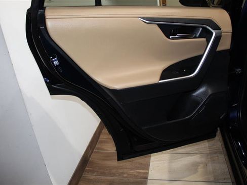 Used 2020 Toyota RAV4 Limited AWD/4WD image 28
