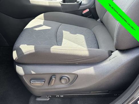 Used 2020 Toyota RAV4 XLE AWD/4WD image 5