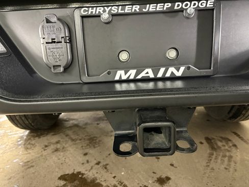 Used 2023 Jeep Gladiator Sport image 9