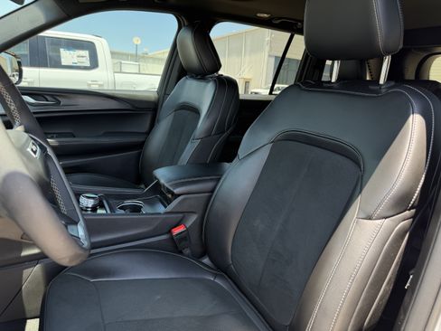 Used 2025 Jeep Grand Cherokee Altitude RWD image 29