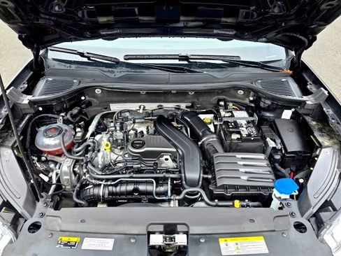 Used 2024 Volkswagen Taos SE image 36