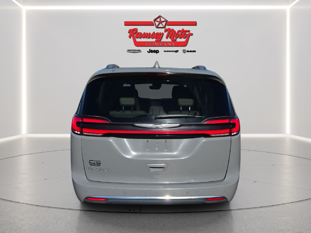 Used 2021 Chrysler Pacifica Touring-L FWD image 4