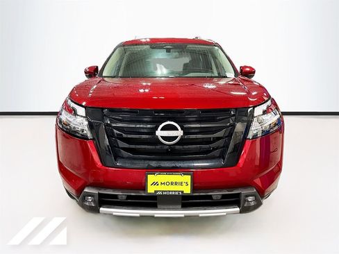 Used 2022 Nissan Pathfinder SL w/ SL Black Package AWD/4WD image 2