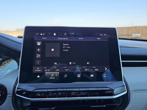 Used 2024 Jeep Compass Limited image 13