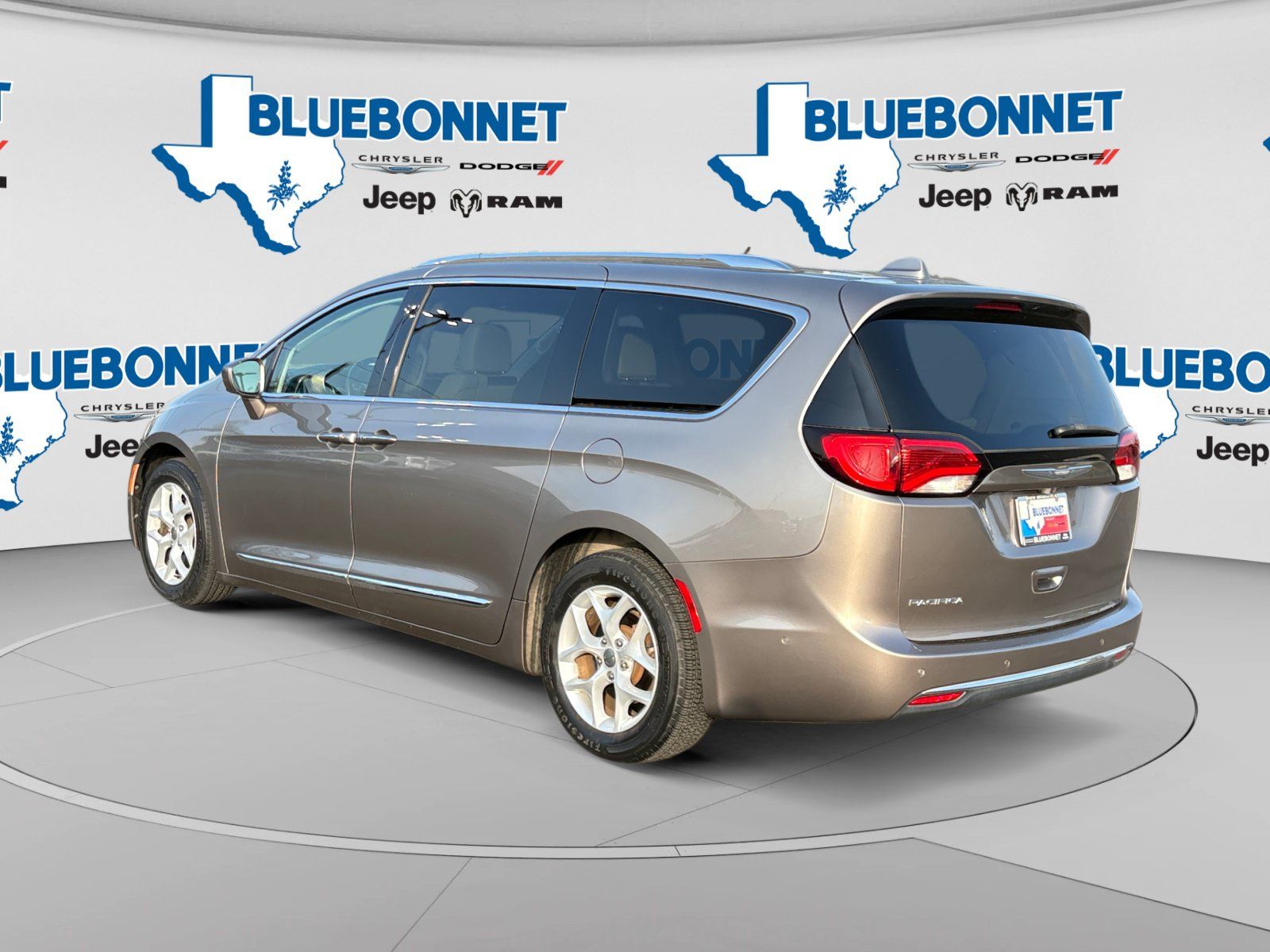 Used 2017 Chrysler Pacifica Touring-L Plus w/ Advanced Safetytec Group FWD image 7