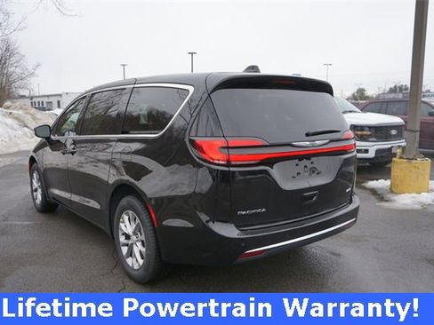 New 2026 Chrysler Pacifica Select image 10