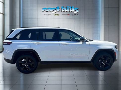 Certified 2023 Jeep Grand Cherokee Limited w/ Black Appearance Package AWD/4WD image 2
