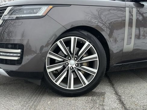 Used 2023 Land Rover Range Rover SE image 2