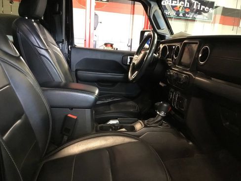 Used 2018 Jeep Wrangler Unlimited Sahara w/ Dual Top Group AWD/4WD image 11