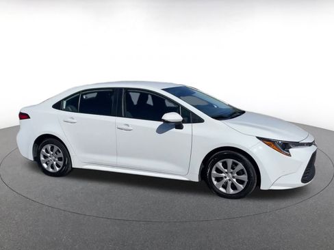 Used 2025 Toyota Corolla LE image 7