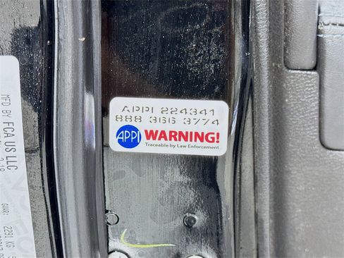 Used 2019 Jeep Cherokee Latitude Plus image 17