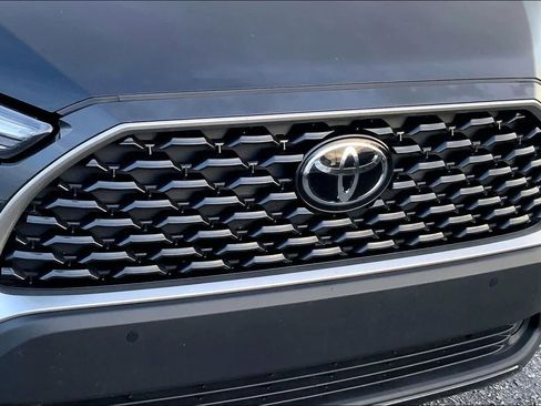 Used 2024 Toyota Corolla Cross XLE FWD image 29