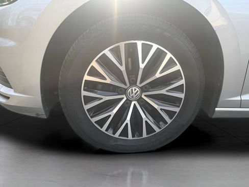 Used 2019 Volkswagen Jetta SE w/ Cold Weather Package image 5