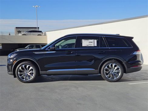 New 2026 Lincoln Aviator Reserve image 4
